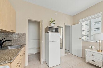 301 86th St in Miami Beach, FL - Foto de edificio - Building Photo
