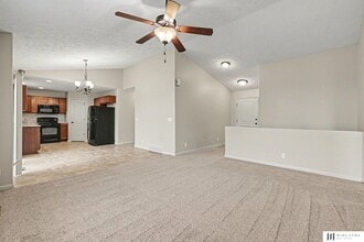 16603 Dora Hamann Pkwy in Omaha, NE - Foto de edificio - Building Photo