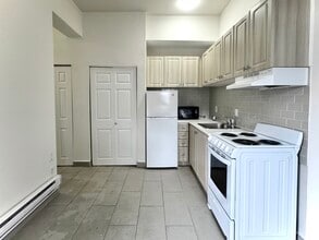 181 Gerrard St E in Toronto, ON - Building Photo - Building Photo