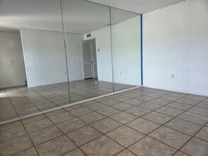 4800 Rilma Ave in Sarasota, FL - Building Photo - Building Photo