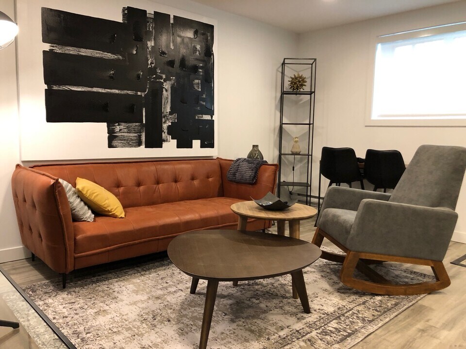 15022 99 Ave NW in Edmonton, AB - Building Photo