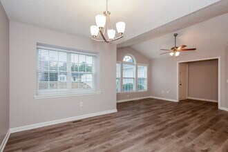 818 Highlander Ct in Concord, NC - Foto de edificio - Building Photo