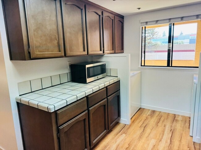 20709 Celeste Cir, Unit 1BR1BA Condo in Cupertino, CA - Foto de edificio - Building Photo