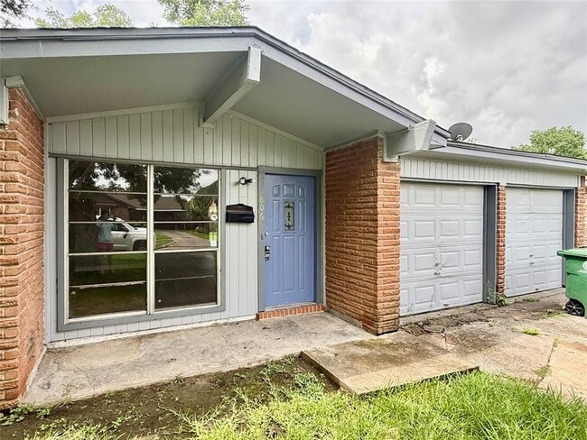 property at 806 Shawnee St