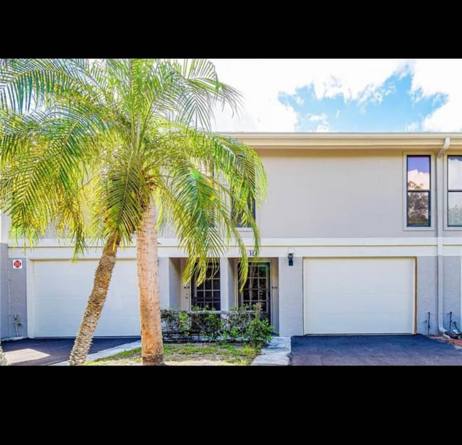 313 Bobby Jones Rd in Sarasota, FL - Building Photo - Building Photo