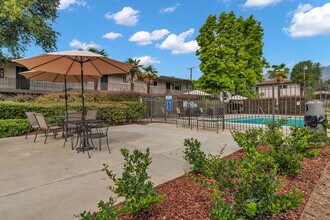 Royal Park Apartments in Monrovia, CA - Building Photo - Building Photo