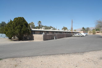 Suncrest Apartments in Tucson, AZ - Building Photo - Building Photo