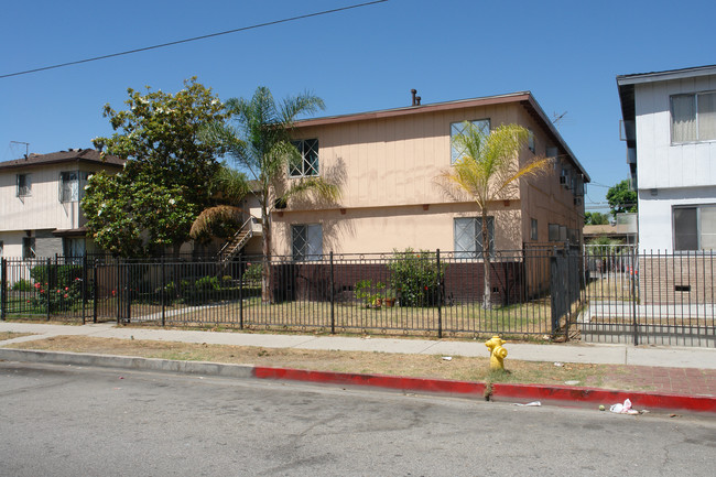 7063 Fulton Ave in North Hollywood, CA - Foto de edificio - Building Photo