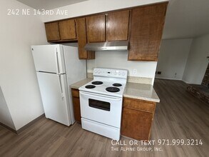 242 NE 143rd Ave in Portland, OR - Building Photo - Building Photo
