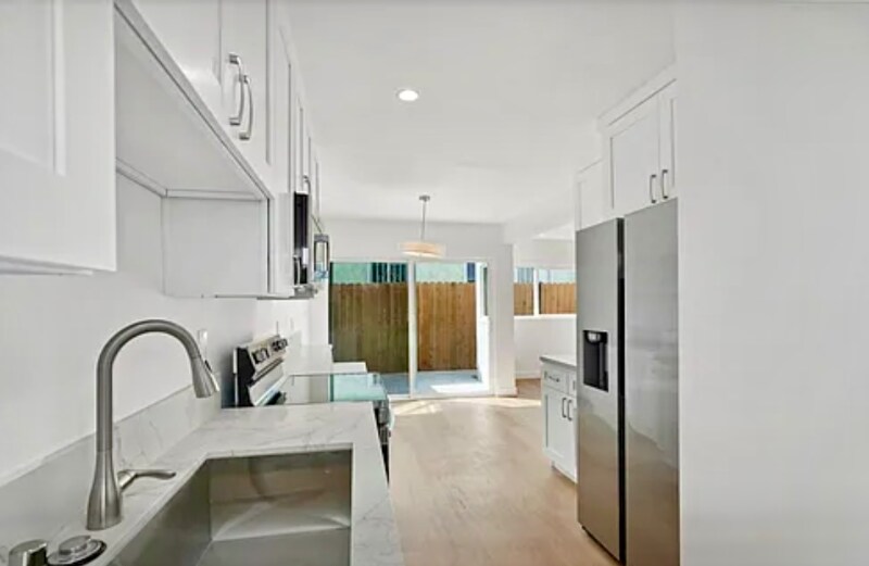 2915 Hauser Blvd in Los Angeles, CA - Building Photo