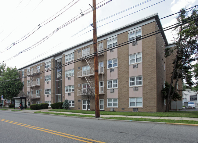 Lighthouse Palisades Park Apartments in Palisades Park, NJ - Foto de edificio - Building Photo