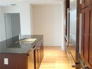 1120 E Kennedy Blvd in Tampa, FL - Building Photo - Building Photo