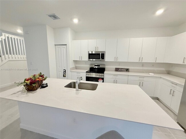 2760 SE 23rd Ave in Homestead, FL - Building Photo - Building Photo