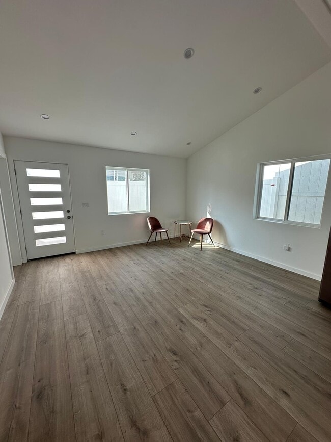 property at 1298 N Dominion Ave