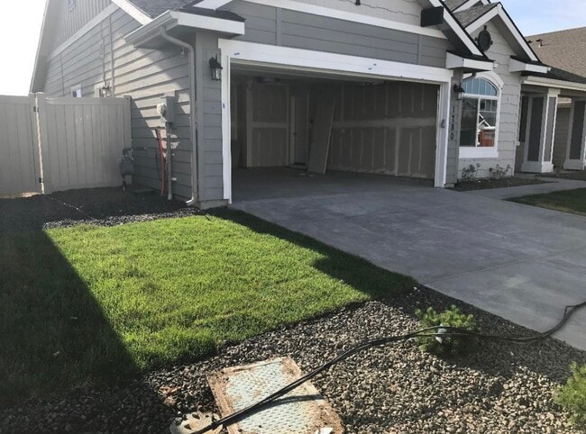 1780 N Snowfield Pl in Kuna, ID - Building Photo - Building Photo