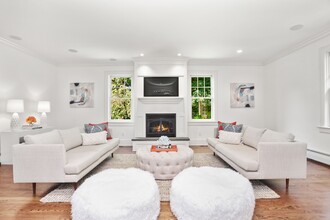 29 Weston Hill Rd in Greenwich, CT - Building Photo - Building Photo