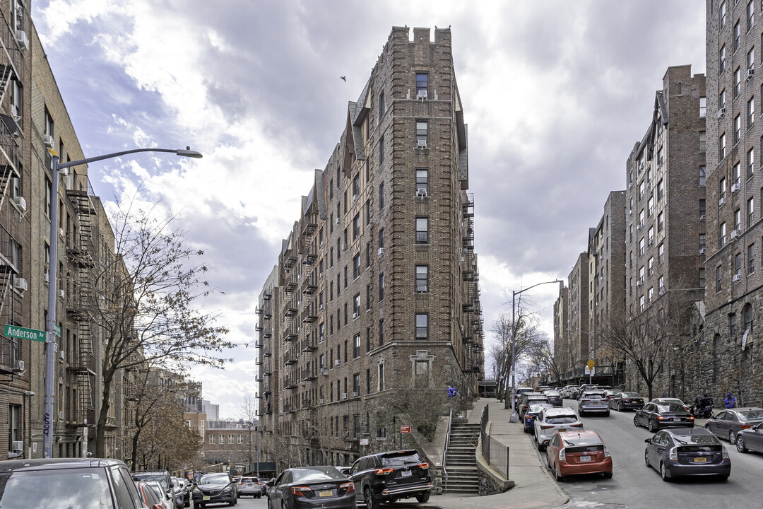 1201 Shakespeare Ave in Bronx, NY - Building Photo