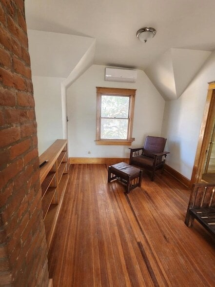 property at 820 Arno St SE