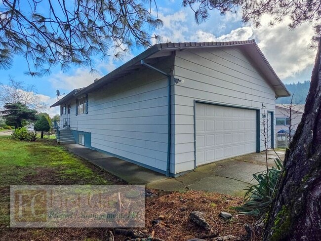 property at 298 SW Wallula Ave