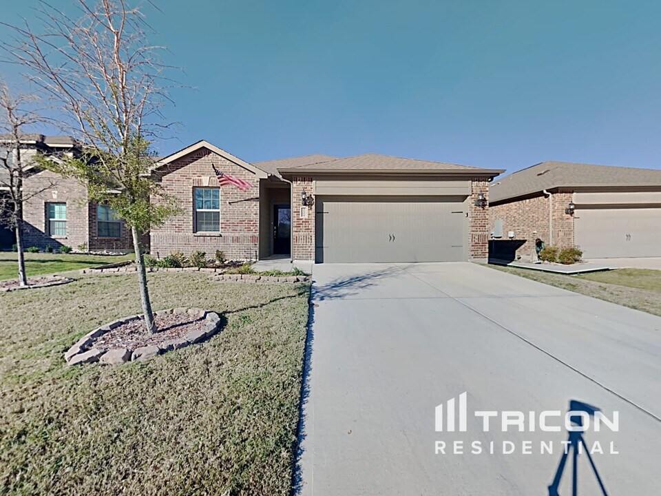 2108 Barrow St in Princeton, TX - Building Photo