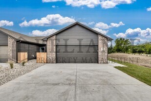 4942 N Vassar Ave in Wichita, KS - Building Photo