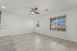 697 Omaggio Pl in Henderson, NV - Building Photo - Building Photo