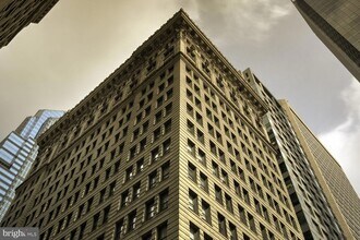 42 S 15th St, Unit 1B-0704 in Philadelphia, PA - Building Photo - Building Photo