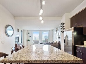 437 W Division St in Chicago, IL - Building Photo - Building Photo