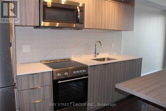 50-450 Forest Manor Rd in Toronto, ON - Building Photo - Building Photo
