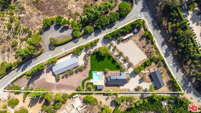 1754 Lechusa Rd in Malibu, CA - Foto de edificio - Building Photo