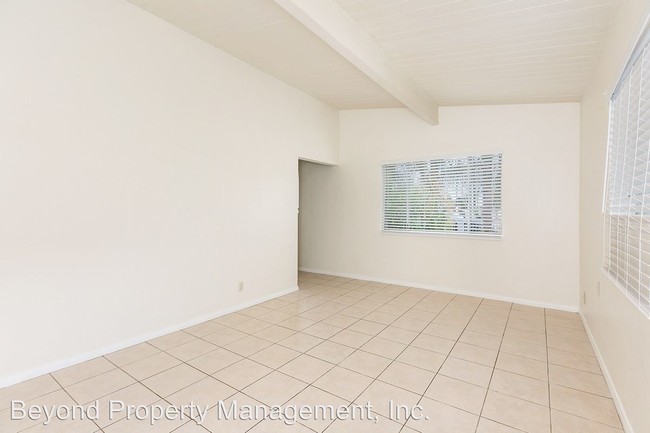 1615 Lemon St in Oceanside, CA - Building Photo - Building Photo