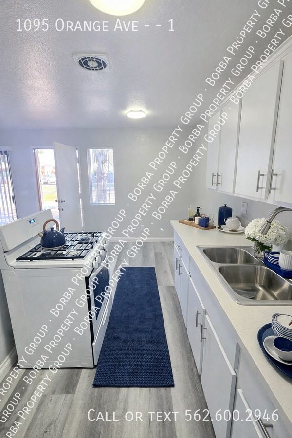 1095 Orange Ave in Long Beach, CA - Building Photo - Building Photo