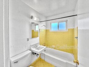 2957 Howe Ave in Sacramento, CA - Building Photo - Building Photo