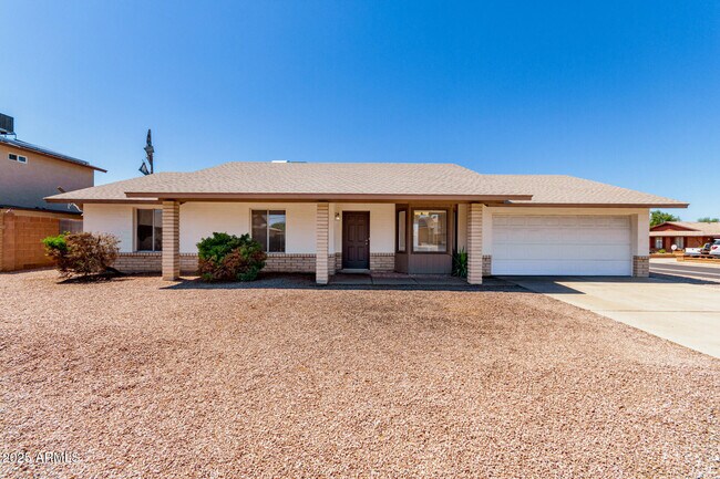 property at 4427 E Juniper Ave