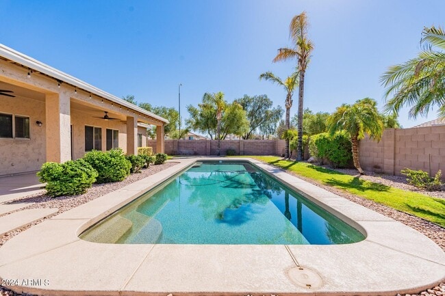 1245 E San Carlos Way in Chandler, AZ - Building Photo - Building Photo
