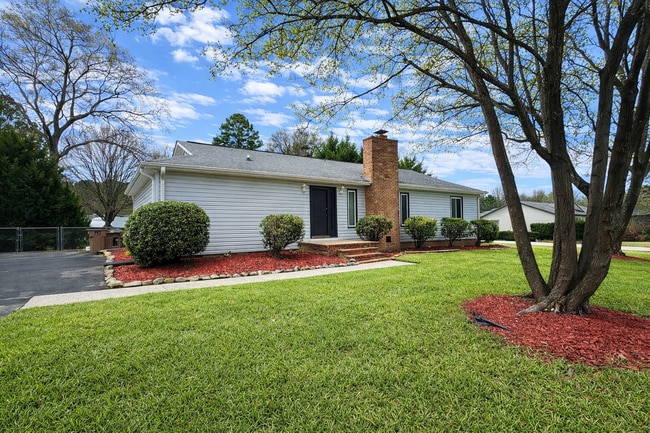 609 Catawba Cir N in Matthews, NC - Building Photo - Building Photo