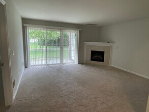 8289 N Annsbury Cir in Shelby Township, MI - Foto de edificio - Building Photo