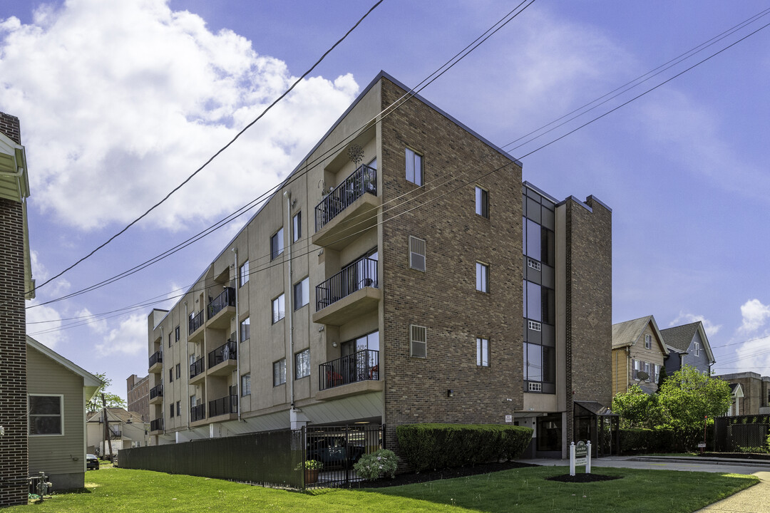 Green Briar Condominium in Hackensack, NJ - Foto de edificio