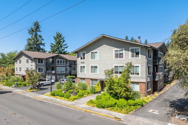 Quiet Family-Friendly Living In Downtown in Redmond, WA - Foto de edificio - Building Photo
