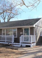 725 W 22nd Ave in Hutchinson, KS - Building Photo