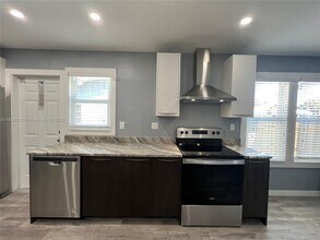 326 NW 23rd Ave in Miami, FL - Building Photo - Building Photo