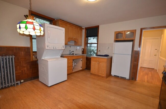 234 Cypress St, Unit 3 in Brookline, MA - Building Photo - Building Photo