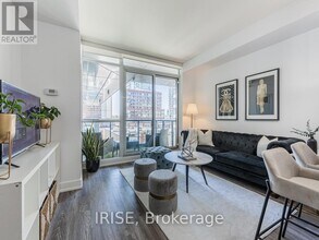 30 Roehampton Ave in Toronto, ON - Building Photo - Building Photo