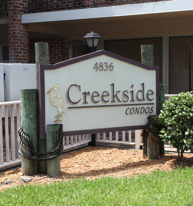 Creekside Condos in Jacksonville, FL - Foto de edificio - Building Photo