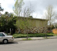 517 Fitch St in Healdsburg, CA - Building Photo