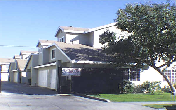 11140 Duncan Ave in Lynwood, CA - Foto de edificio - Building Photo