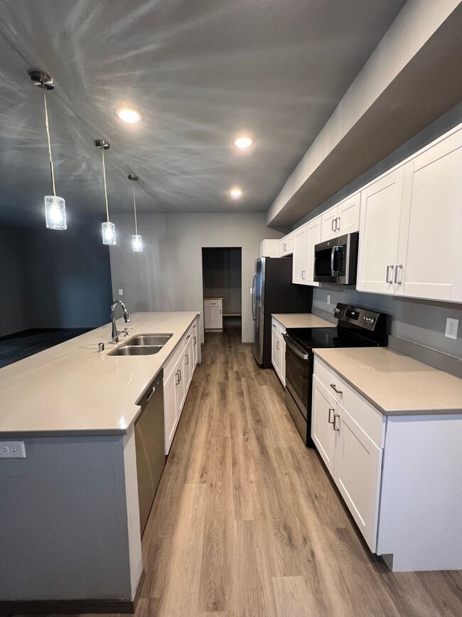 1306-1308 E Farwell Rd