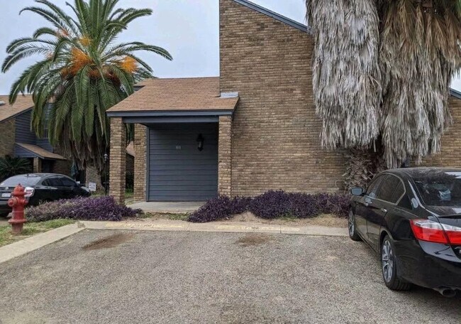 201 E Del Mar Blvd in Laredo, TX - Building Photo - Building Photo