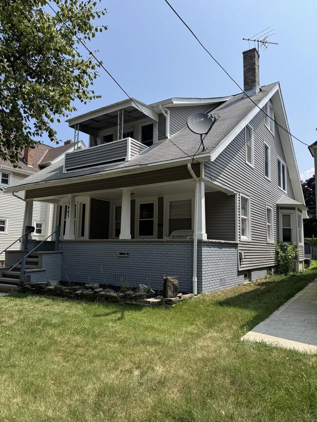 1447 Lakeland Ave, Unit Down in Lakewood, OH - Building Photo - Building Photo