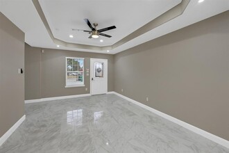 5914 Southridge St-Unit -B in Houston, TX - Building Photo - Building Photo